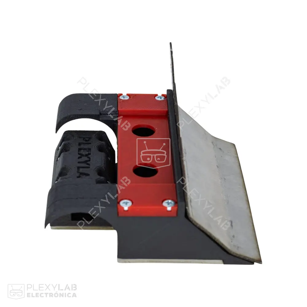 chasis-robot-minisumo-profesional-de-10x10-cm-en-impresion-3d-con-cuchilla-003